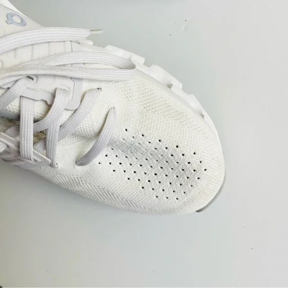 On Running SIZE 8.5 Cloudswift 3 white sneakers - Picture 9 of 10